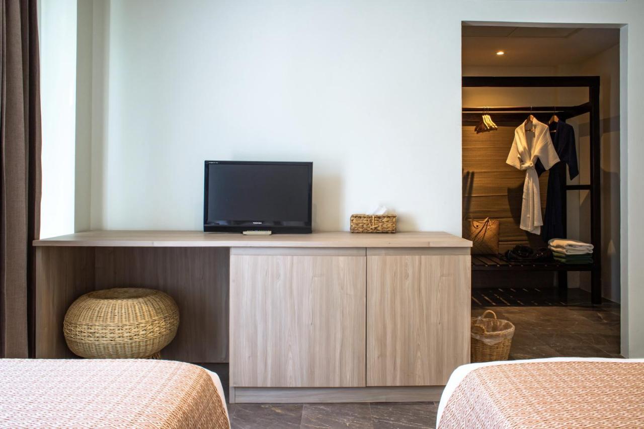 Simple Thai Twin Room with Balcony